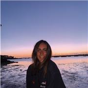 Profesora de matemáticas imparte clases a niños de todas las edades